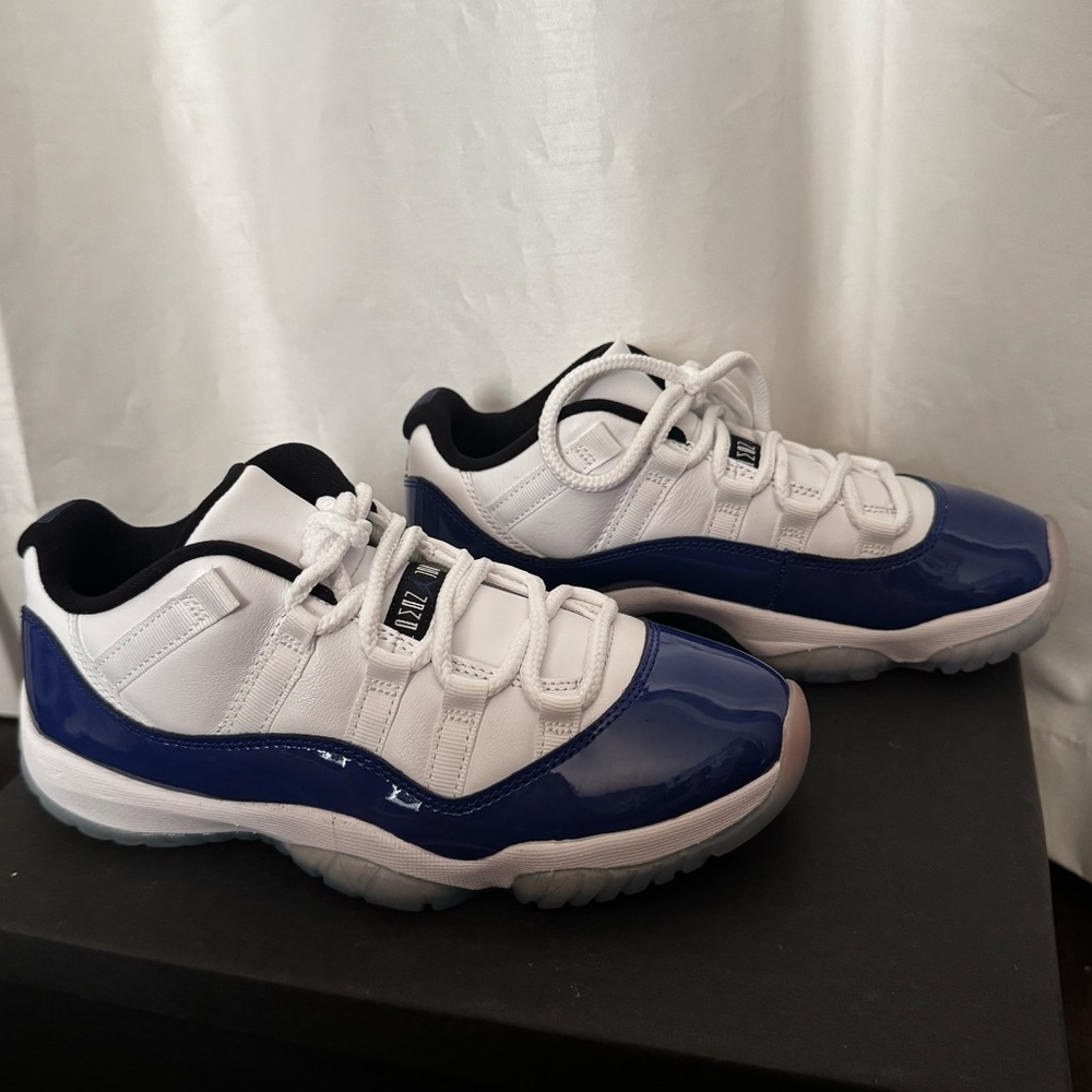 Nike Air Jordan 11 Retro Low "White Concord"